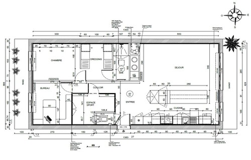 Plan 2D d'une maison avec entrée, chambre, dressing, séjour, espace sport, bureau